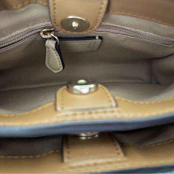 Coach Cream Pebbled Leather Crossbody with Brown Strap !!LIKE NEW! - Picture 4 of 9